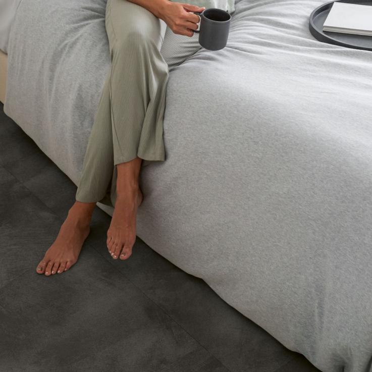 Виниловый пол Illume Мягкий графит 856х428x6 Quick-Step - Альберо