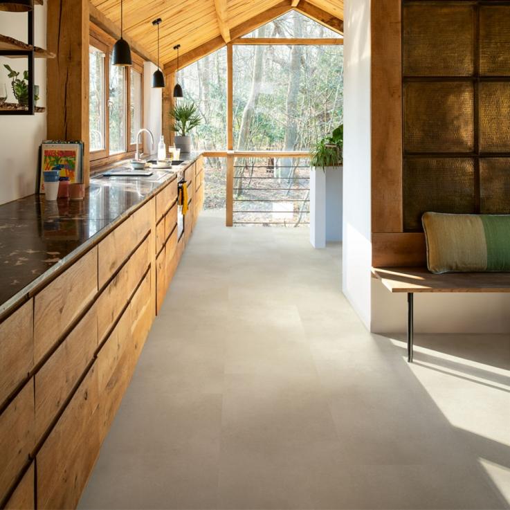 Виниловый пол Illume Бетон песчаник 856х428x6 Quick-Step - Альберо