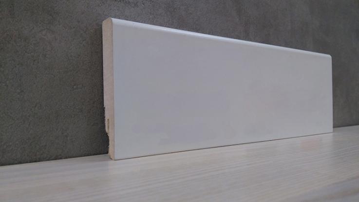 Плинтус белый на МДФ 82×16×2400 мм 028MC82x16-2M1, Lucciano, Италия - Альберо